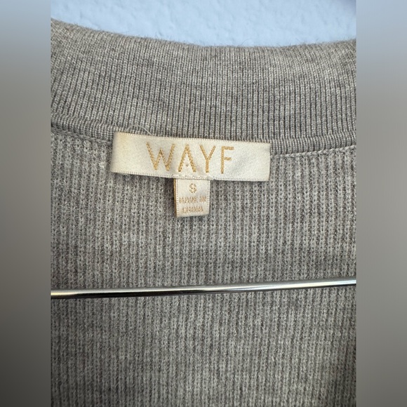 Wayf Oversized Gray V-Neck Collard Sweater - Picture 3 of 4